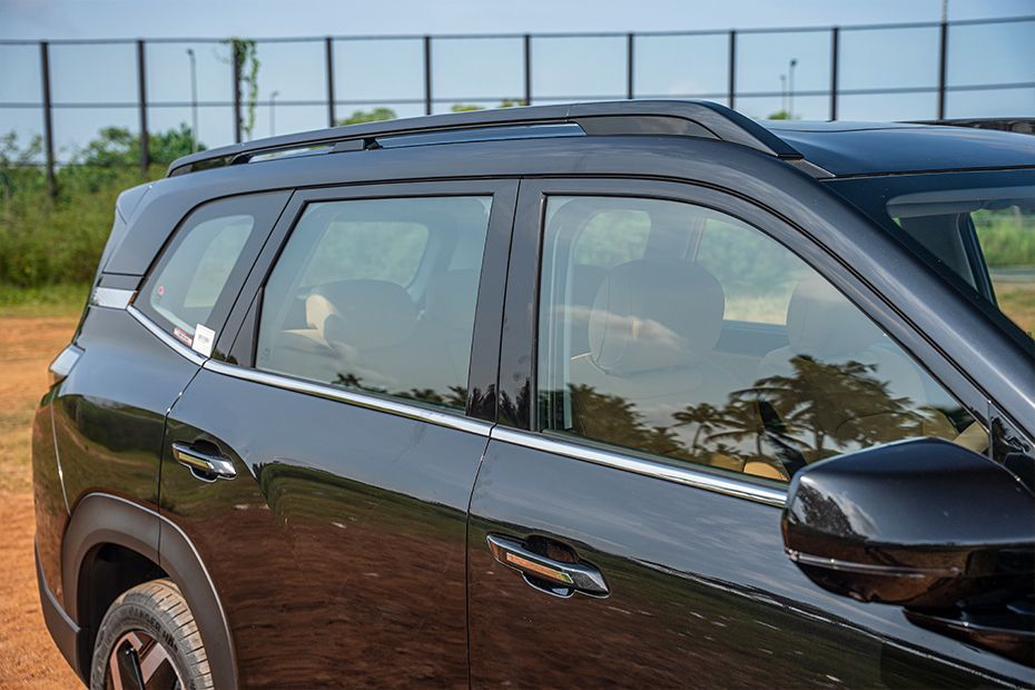 Window Line Image of Hector Tomahawk EV