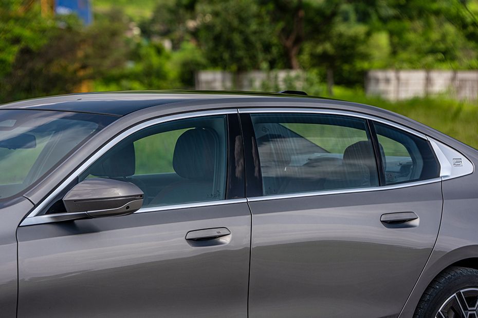 Window Line Image of i5 LWB