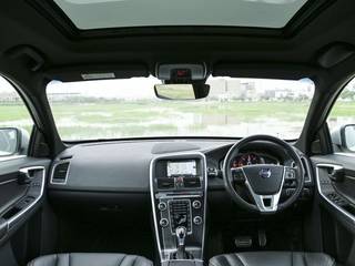 Volvo XC60 vs BMW X3 interior Comparison photo gallery