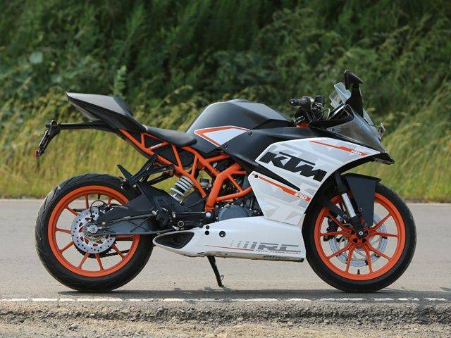 KTM RC 390 vs Kawasaki Ninja 300 Picture Gallery