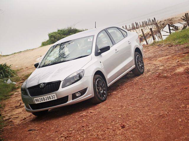 Skoda rapid black edition