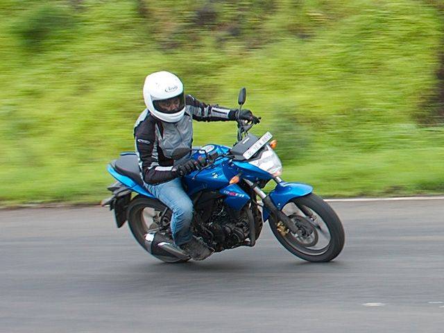 Suzuki Gixxer Review: Picture Gallery @ ZigWheels