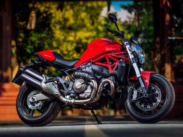 ducati monster 821 wheelie