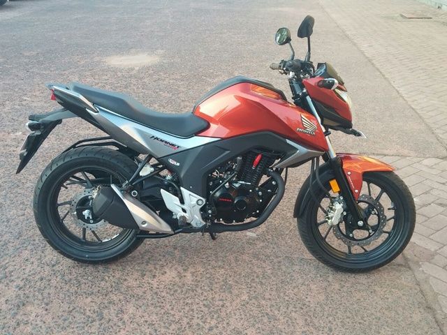 cb hornet 160r tyre price