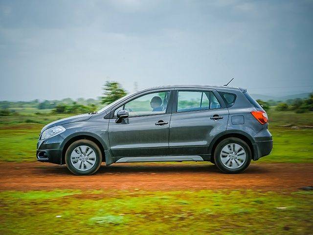 Maruti Suzuki S-Cross: Exterior Review Photo Gallery