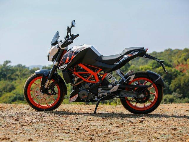 Benelli Tnt 302 Vs Ktm 390 Duke Comparison Review Photo Gallery