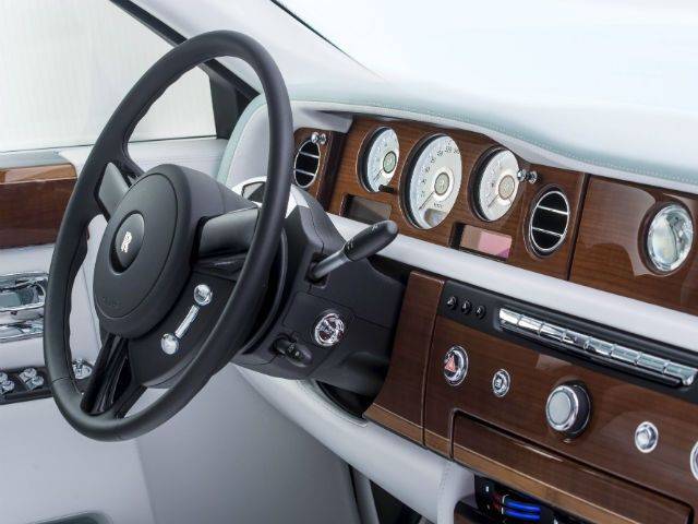 Rolls-Royce Phantom Serenity dashboard