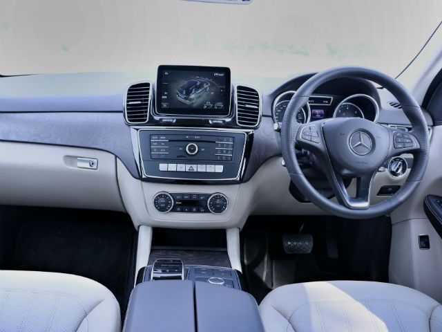 Mercedes Benz Gle 350d Interior Review Photo Gallery Zigwheels