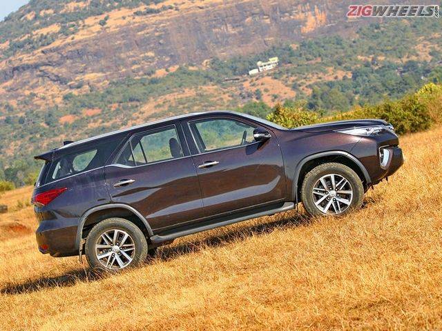 Ford Endeavour vs Toyota Fortuner: Comparison Review Photo Gallery