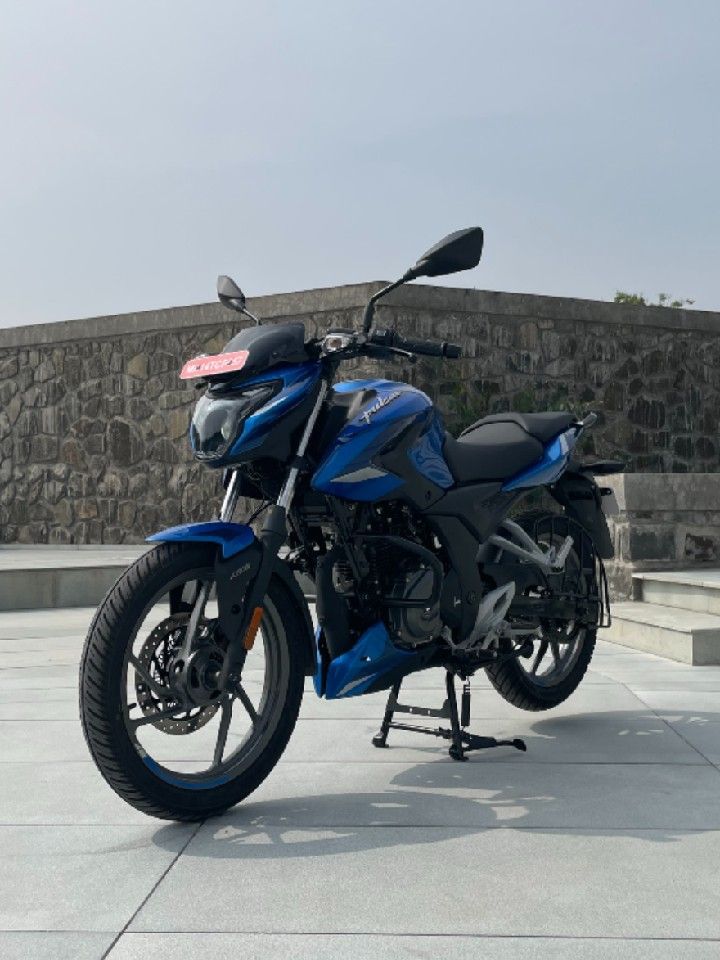 Bajaj’s latest Pulsar, the P150, up close in 9 pictures.
