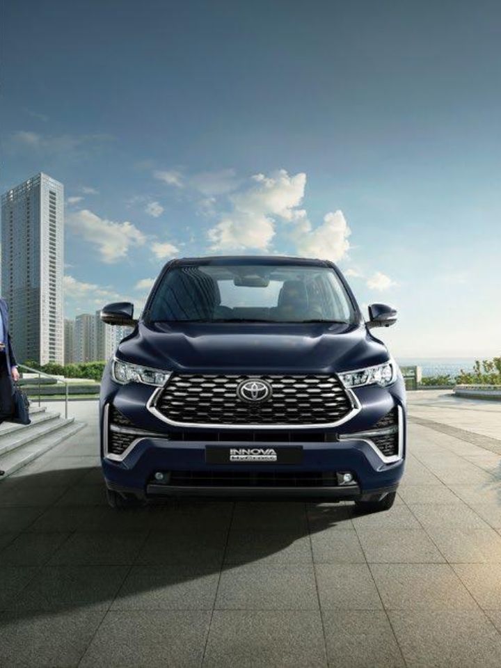 Here’s How Toyota Innova Hycross Pampers Middle Row Occupants