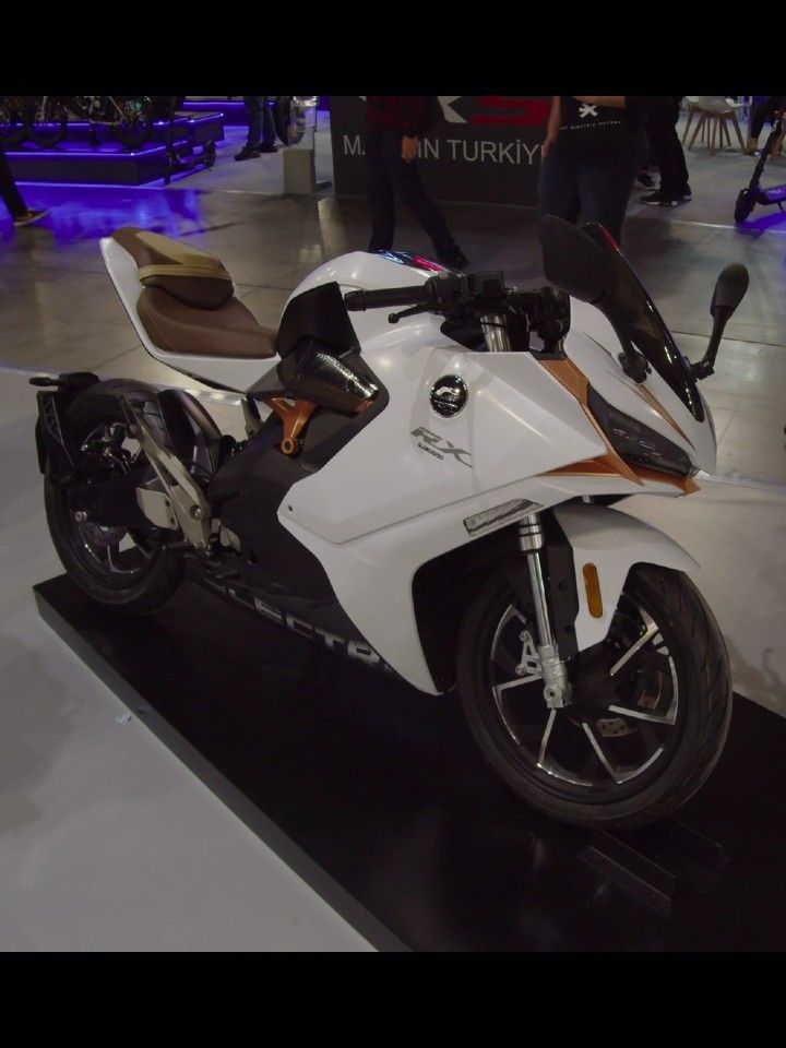 QJ Motor has unveiled the RX 5000D electric sportbike at EICMA 2022.
