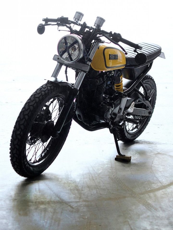 Check out this first-gen FZ-16, modified to look like a RX100 retro scrambler