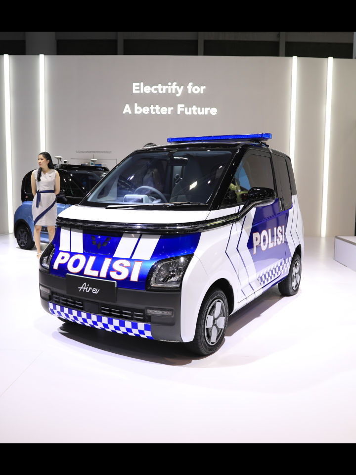 Wuling has displayed the Air EV for the Indonesian police.