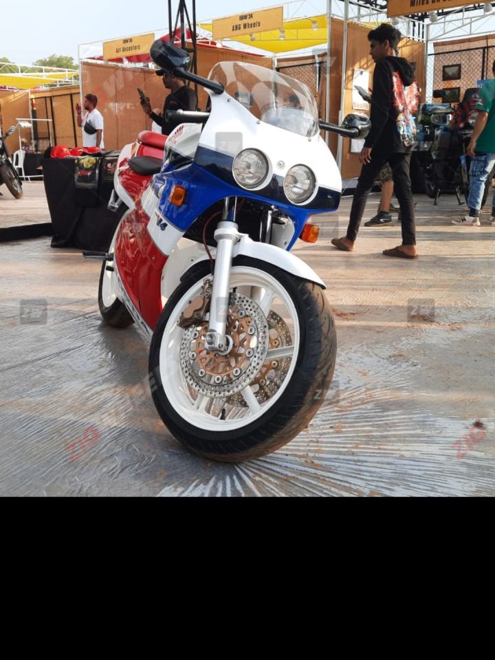 The best-looking bike out of the lot was definitely the Honda VFR400R!