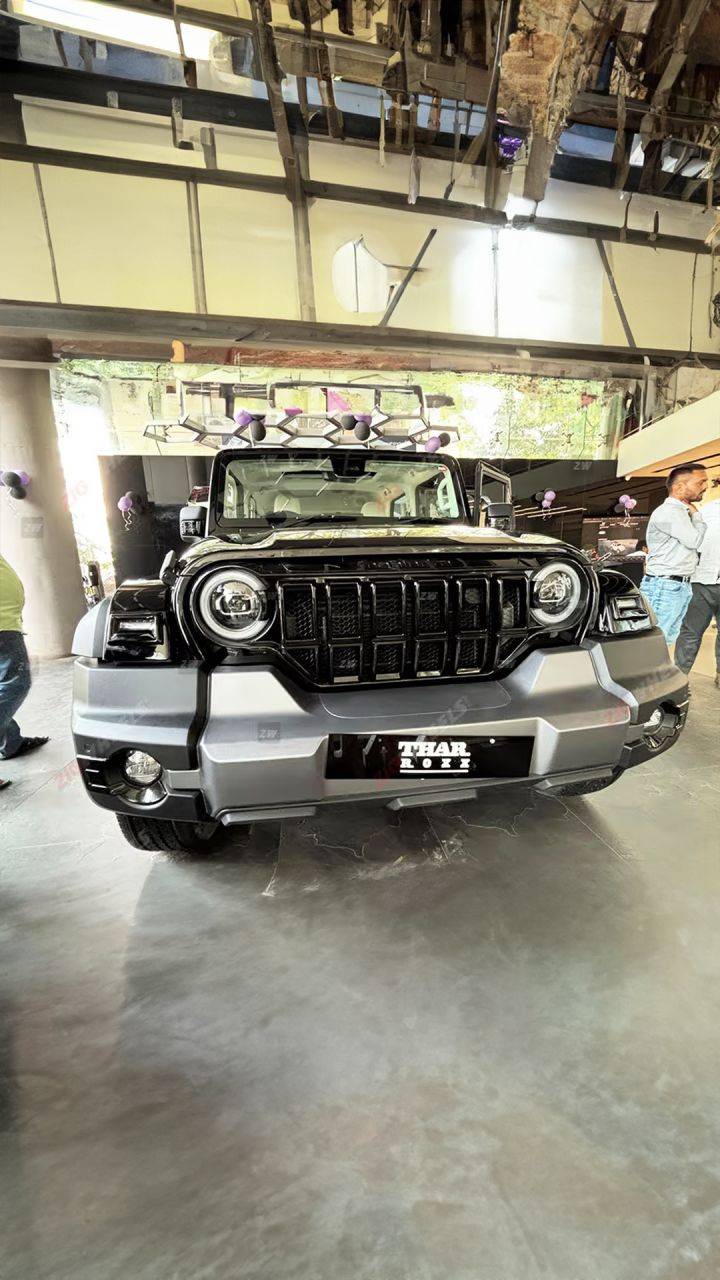 Mahindra Thar Roxx AX5L features a 6-slat grille, C-shaped LED DRLs, LED headlamps, LED fog lamps