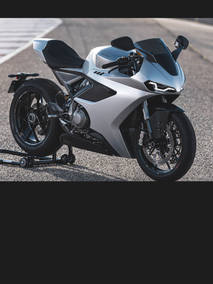 The Norton Manx R doesn't look flashy, but it is neat and elegant, which grows on you over time.