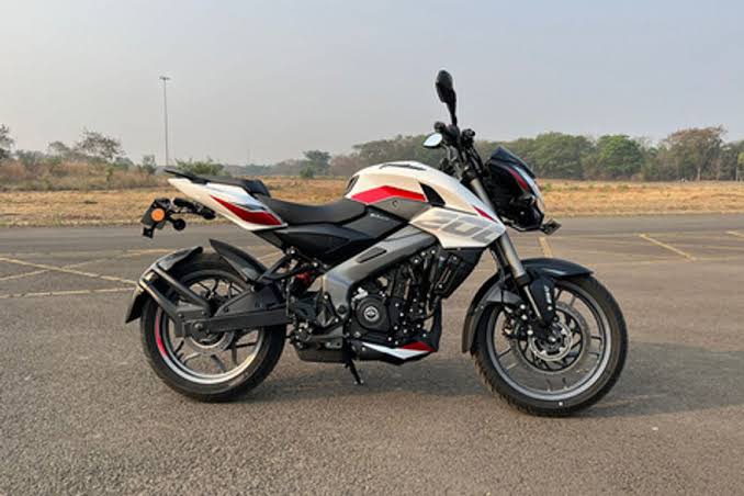 Bajaj ns200 deals