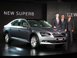 2016 Skoda Superb Walkaround Video Zigwheels