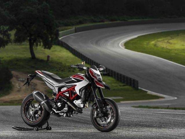 2013 Ducati Hypermotard SP @ ZigWheels